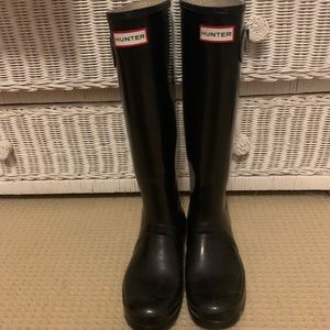 Black hunter boots